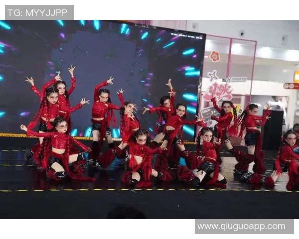 武汉街舞队技术探讨:舞步背后的力量与艺术之美 武汉街舞队技术探讨:舞步背后的力量与艺术之美